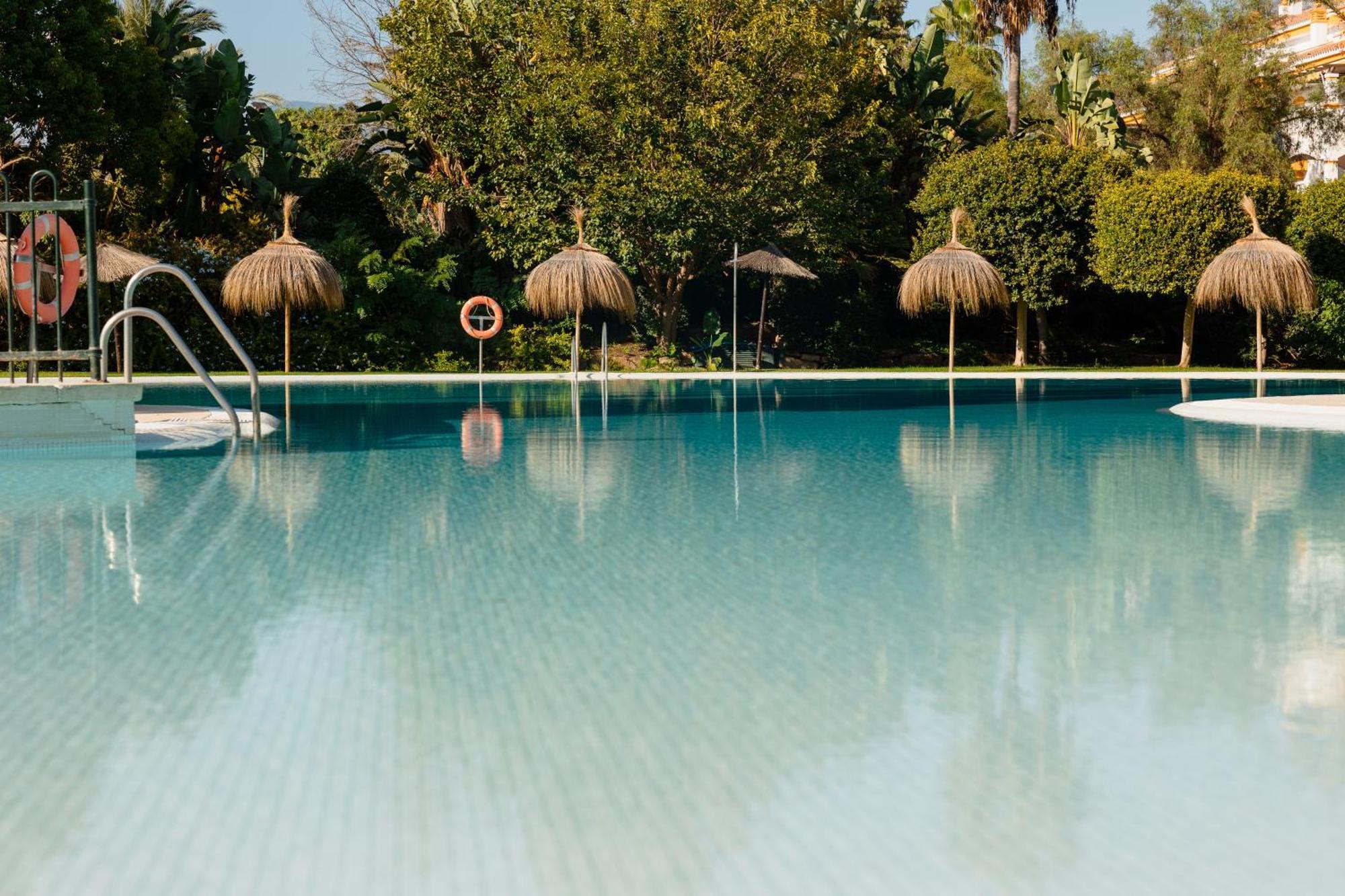 Ground Floor Holiday Apartment With Terrace And Pool In Puerto Banus, Marbella Luaran gambar