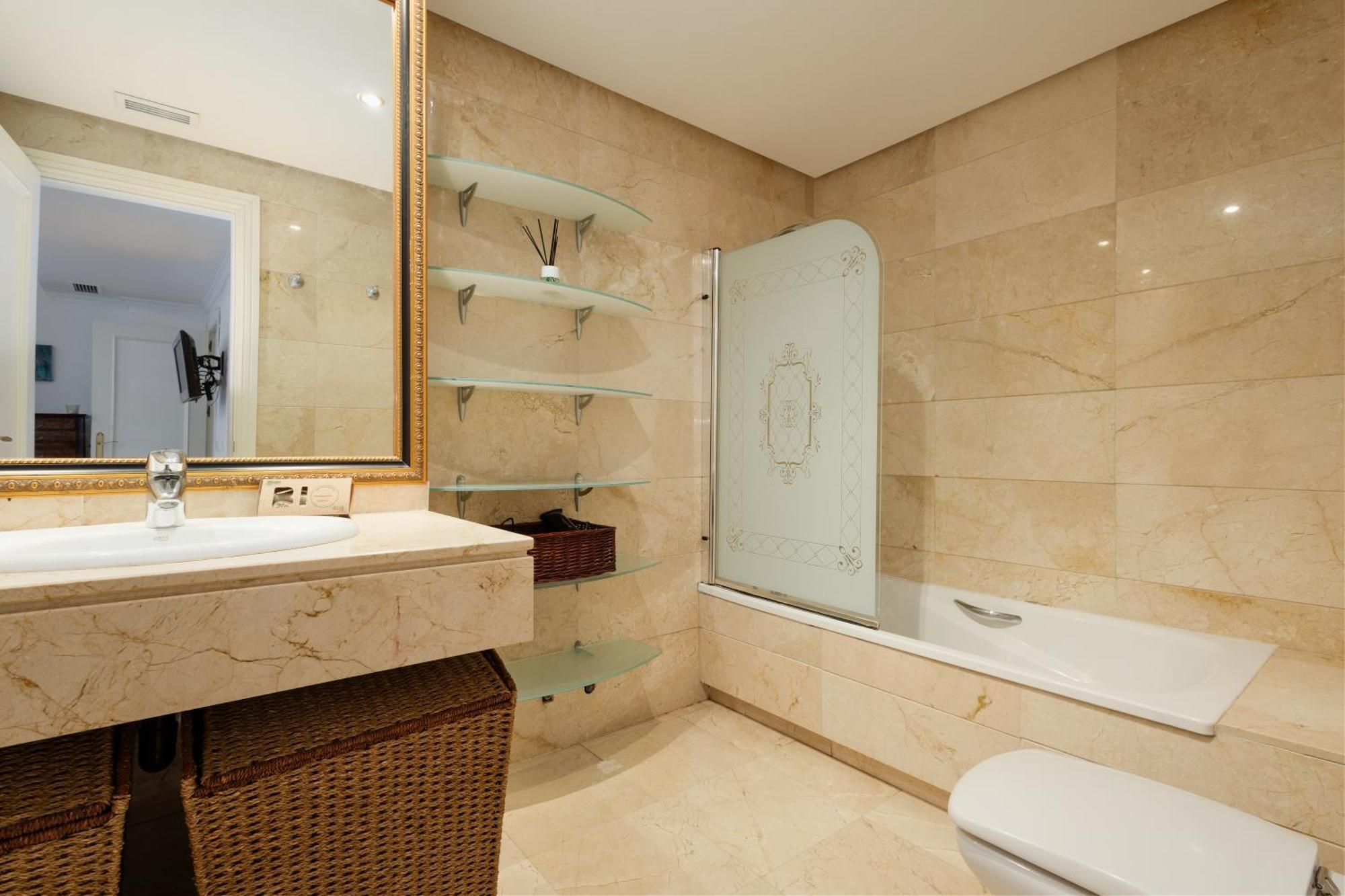 Ground Floor Holiday Apartment With Terrace And Pool In Puerto Banus, Marbella Luaran gambar
