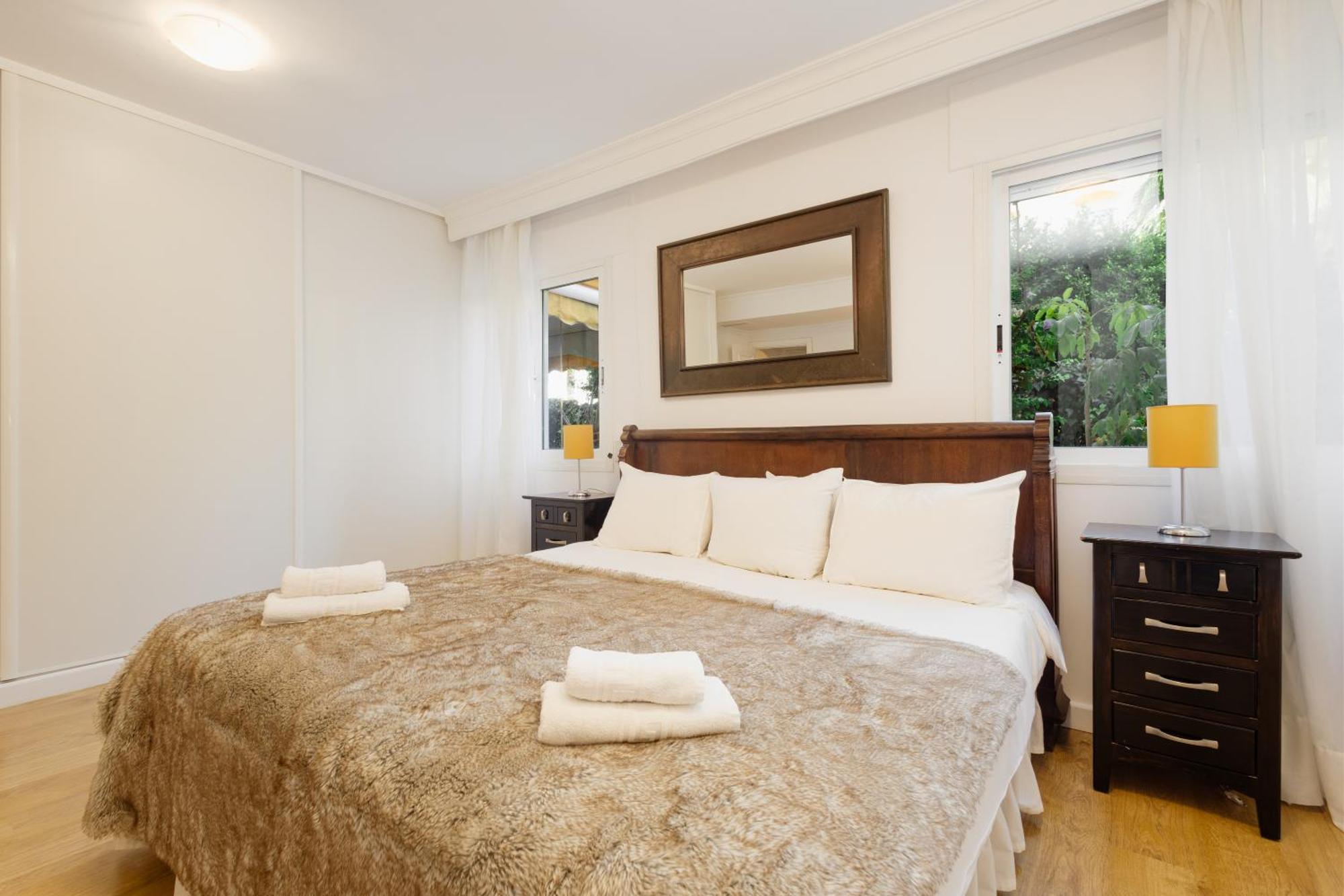 Ground Floor Holiday Apartment With Terrace And Pool In Puerto Banus, Marbella Luaran gambar