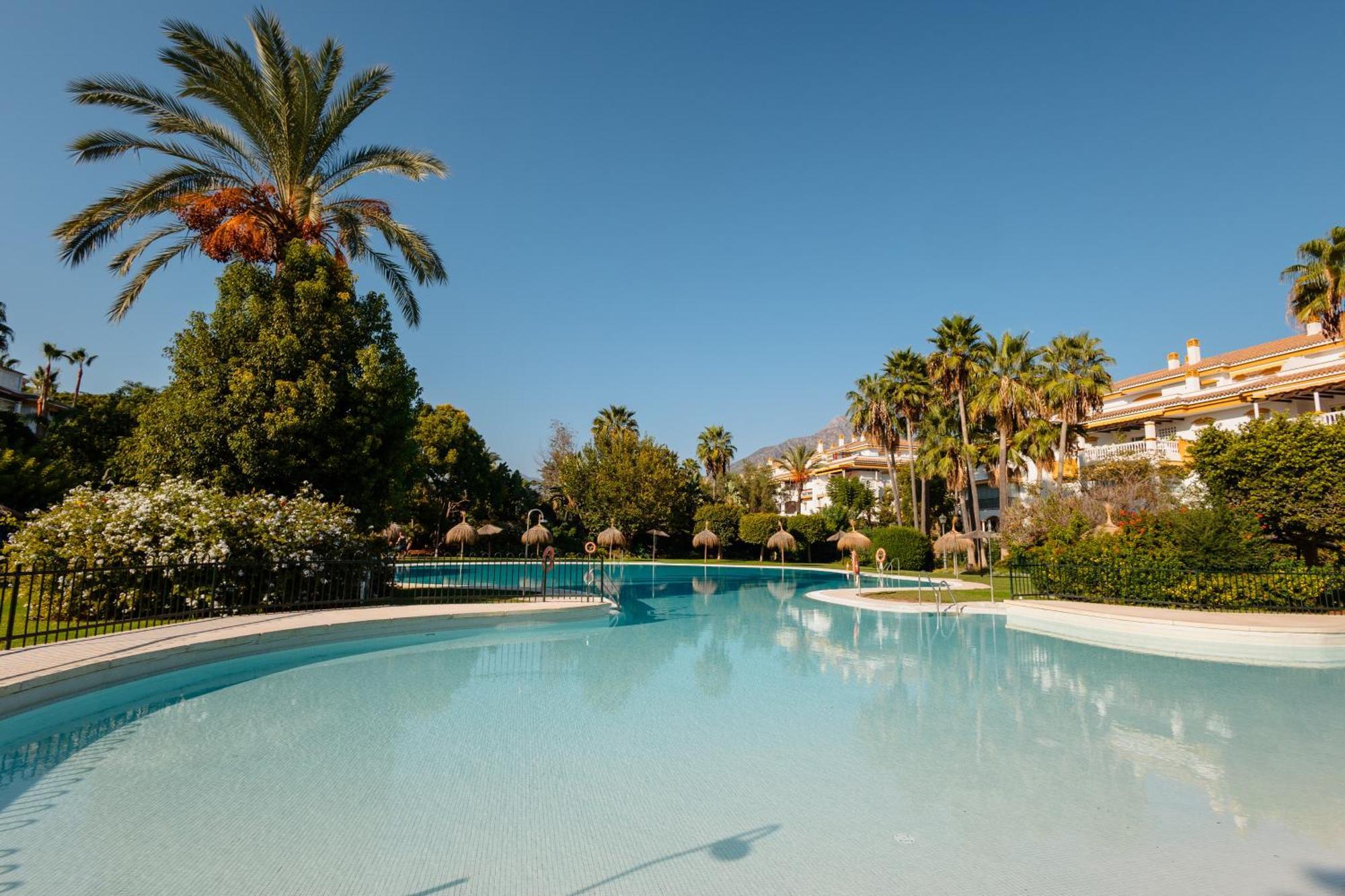 Ground Floor Holiday Apartment With Terrace And Pool In Puerto Banus, Marbella Luaran gambar